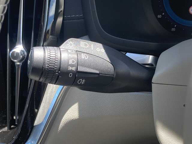 ボルボ ボルボ Ｖ６０ アルティメット B4 ダークED 熊本県 2023(令5)年 1.3万km パール ・スマートキー/・プッシュスタート/・PilotAssist/・レーンキープエイド/・ロードサインインドメーション/・前車発進通知/・ハイビームアシスト/・クルーズコントロール(追従式)/・グレー革シート/・前席パワーシート/・前席エアシート /・全席シートヒーター /・ハンドルヒーター /・純正googleナビ/　【Bluetooth・USB・AppleCarPlay・AndroidAuto】/・harman/kardonサウンドシステム/・全方位カメラ/・ETC/・ドライブレコーダー(前後録画)/・ワイヤレス充電/・パワーバックドア/・LEDヘッドランプ/・LEDフォグランプ/・純正マット