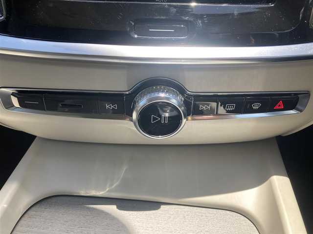 ボルボ ボルボ Ｖ６０ アルティメット B4 ダークED 熊本県 2023(令5)年 1.3万km パール ・スマートキー/・プッシュスタート/・PilotAssist/・レーンキープエイド/・ロードサインインドメーション/・前車発進通知/・ハイビームアシスト/・クルーズコントロール(追従式)/・グレー革シート/・前席パワーシート/・前席エアシート /・全席シートヒーター /・ハンドルヒーター /・純正googleナビ/　【Bluetooth・USB・AppleCarPlay・AndroidAuto】/・harman/kardonサウンドシステム/・全方位カメラ/・ETC/・ドライブレコーダー(前後録画)/・ワイヤレス充電/・パワーバックドア/・LEDヘッドランプ/・LEDフォグランプ/・純正マット