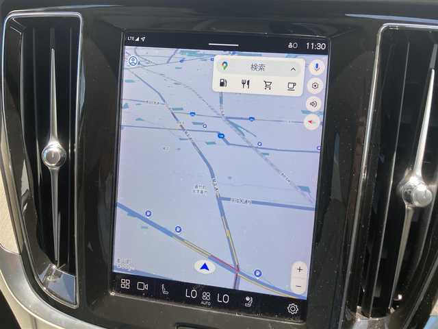 ボルボ ボルボ Ｖ６０ アルティメット B4 ダークED 熊本県 2023(令5)年 1.3万km パール ・スマートキー/・プッシュスタート/・PilotAssist/・レーンキープエイド/・ロードサインインドメーション/・前車発進通知/・ハイビームアシスト/・クルーズコントロール(追従式)/・グレー革シート/・前席パワーシート/・前席エアシート /・全席シートヒーター /・ハンドルヒーター /・純正googleナビ/　【Bluetooth・USB・AppleCarPlay・AndroidAuto】/・harman/kardonサウンドシステム/・全方位カメラ/・ETC/・ドライブレコーダー(前後録画)/・ワイヤレス充電/・パワーバックドア/・LEDヘッドランプ/・LEDフォグランプ/・純正マット