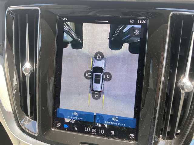 ボルボ ボルボ Ｖ６０ アルティメット B4 ダークED 熊本県 2023(令5)年 1.3万km パール ・スマートキー/・プッシュスタート/・PilotAssist/・レーンキープエイド/・ロードサインインドメーション/・前車発進通知/・ハイビームアシスト/・クルーズコントロール(追従式)/・グレー革シート/・前席パワーシート/・前席エアシート /・全席シートヒーター /・ハンドルヒーター /・純正googleナビ/　【Bluetooth・USB・AppleCarPlay・AndroidAuto】/・harman/kardonサウンドシステム/・全方位カメラ/・ETC/・ドライブレコーダー(前後録画)/・ワイヤレス充電/・パワーバックドア/・LEDヘッドランプ/・LEDフォグランプ/・純正マット