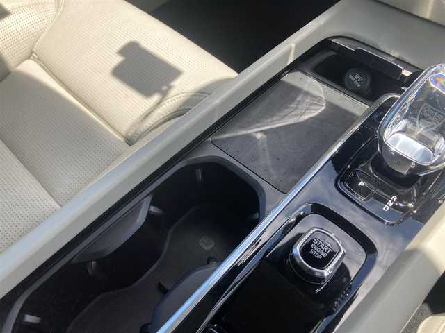 ボルボ ボルボ Ｖ６０ アルティメット B4 ダークED 熊本県 2023(令5)年 1.3万km パール ・スマートキー/・プッシュスタート/・PilotAssist/・レーンキープエイド/・ロードサインインドメーション/・前車発進通知/・ハイビームアシスト/・クルーズコントロール(追従式)/・グレー革シート/・前席パワーシート/・前席エアシート /・全席シートヒーター /・ハンドルヒーター /・純正googleナビ/　【Bluetooth・USB・AppleCarPlay・AndroidAuto】/・harman/kardonサウンドシステム/・全方位カメラ/・ETC/・ドライブレコーダー(前後録画)/・ワイヤレス充電/・パワーバックドア/・LEDヘッドランプ/・LEDフォグランプ/・純正マット