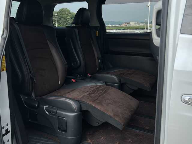 トヨタ アルファード 240S タイプゴールド 富山県 2013(平25)年 8.7万km ホワイトパールクリスタルシャイン トヨタセーフティ/純正８インチナビ/両側パワースライドドア/フルセグＴＶ/純正１１インチ後席用ナビ/純正18インチアルミホイール/ｎａｎｏｅ/ＥＴＣ/クルーズコントロール/ハーフレザー/バックモニター/オットマン/キャプテンシート/スマートキー/プッシュスタート/コンビハンドル/ハロゲンヘッドライト