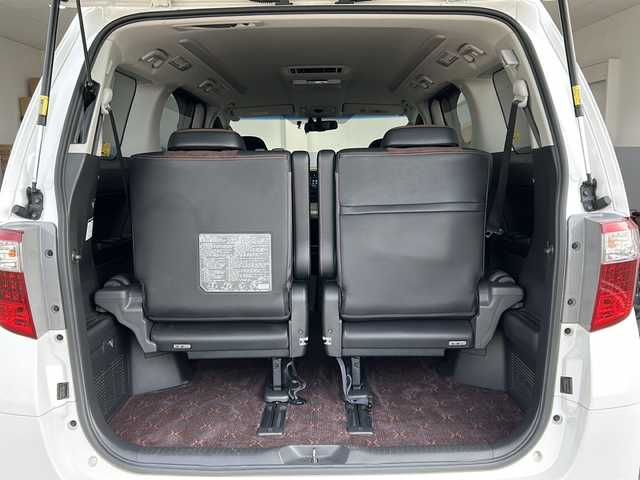 トヨタ アルファード 240S タイプゴールド 富山県 2013(平25)年 8.7万km ホワイトパールクリスタルシャイン トヨタセーフティ/純正８インチナビ/両側パワースライドドア/フルセグＴＶ/純正１１インチ後席用ナビ/純正18インチアルミホイール/ｎａｎｏｅ/ＥＴＣ/クルーズコントロール/ハーフレザー/バックモニター/オットマン/キャプテンシート/スマートキー/プッシュスタート/コンビハンドル/ハロゲンヘッドライト