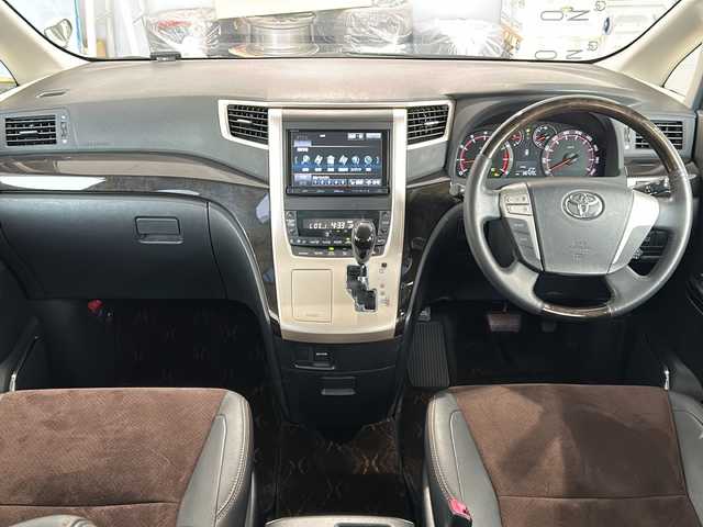 トヨタ アルファード 240S タイプゴールド 富山県 2013(平25)年 8.7万km ホワイトパールクリスタルシャイン トヨタセーフティ/純正８インチナビ/両側パワースライドドア/フルセグＴＶ/純正１１インチ後席用ナビ/純正18インチアルミホイール/ｎａｎｏｅ/ＥＴＣ/クルーズコントロール/ハーフレザー/バックモニター/オットマン/キャプテンシート/スマートキー/プッシュスタート/コンビハンドル/ハロゲンヘッドライト