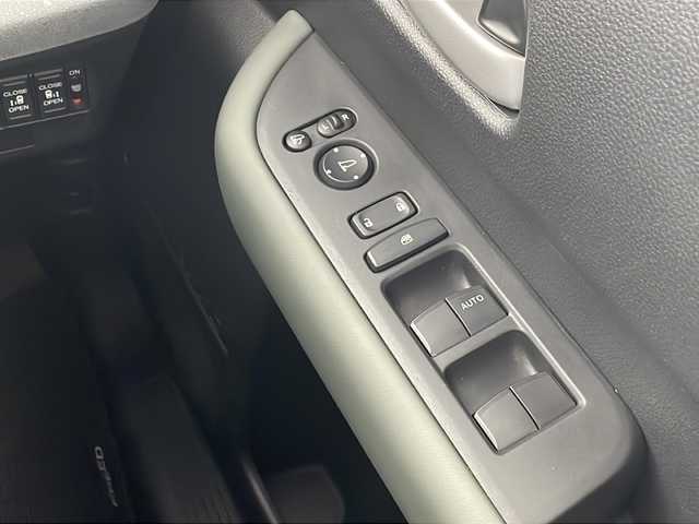 ホンダ フリード ハイブリット e:HEV クロスター 栃木県 2024(令6)年 0.9万km フレスコブルーパール 純正ナビ/（フルセグTV/BT/FM・AM/Apple carplay)/バックカメラ/ホンダセンシング/・衝突被害軽減システム/・レーンキープアシスト/・誤発進抑制装置/・クルーズコントロール/・ブラインドストップモニター/ドライブレコーダー/横滑り防止装置/両側パワースライドドア/電動格納ミラー/前席シートヒーター/ステアリングリモコン/革巻きステアリング/純正１５インチAW/ドアバイザー
