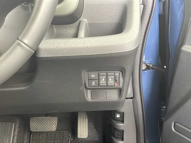 ホンダ フリード ハイブリット e:HEV クロスター 栃木県 2024(令6)年 0.9万km フレスコブルーパール 純正ナビ/（フルセグTV/BT/FM・AM/Apple carplay)/バックカメラ/ホンダセンシング/・衝突被害軽減システム/・レーンキープアシスト/・誤発進抑制装置/・クルーズコントロール/・ブラインドストップモニター/ドライブレコーダー/横滑り防止装置/両側パワースライドドア/電動格納ミラー/前席シートヒーター/ステアリングリモコン/革巻きステアリング/純正１５インチAW/ドアバイザー