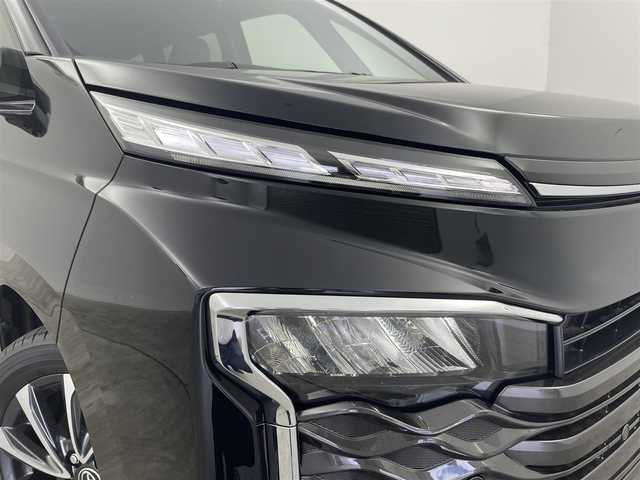 トヨタ ヴォクシー S－Z 群馬県 2025(令7)年 0.1万km未満 アティチュードブラックマイカ 登録済未使用車（登録時11Km）　快適利便　１０．５型ＤＡ　全方位　セーフティーセンス　衝突軽減　レーダークルーズ　クリアランスソナー　両側パワスラ　ＰＷバック　ビルトインＥＴＣ　シートヒーター　ハンドルヒーター　純正アルミ　禁煙車