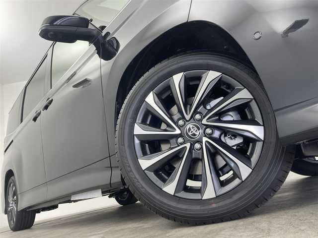 トヨタ ヴォクシー S－Z 群馬県 2025(令7)年 0.1万km未満 アティチュードブラックマイカ 登録済未使用車（登録時11Km）　快適利便　１０．５型ＤＡ　全方位　セーフティーセンス　衝突軽減　レーダークルーズ　クリアランスソナー　両側パワスラ　ＰＷバック　ビルトインＥＴＣ　シートヒーター　ハンドルヒーター　純正アルミ　禁煙車