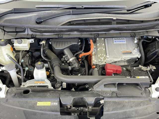 日産 セレナ e－パワー ハイウェイスター V 岐阜県 2020(令2)年 6.8万km ブリリアントホワイトパール 純正10インチナビ/CD/DVD/Blu-ray/USB/Bluetooth/フルセグ/両側パワースライドドア/プロパイロット/ステアリングヒーター/パーキングアシスト/ステアリングスイッチ/ETC/ドライブレコーダー/純正フロアマット/純正ドアバイザー/純正15インチアルミホイール