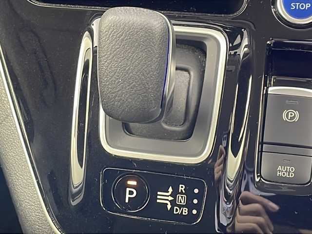 日産 セレナ e－パワー ハイウェイスター V 岐阜県 2020(令2)年 6.8万km ブリリアントホワイトパール 純正10インチナビ/CD/DVD/Blu-ray/USB/Bluetooth/フルセグ/両側パワースライドドア/プロパイロット/ステアリングヒーター/パーキングアシスト/ステアリングスイッチ/ETC/ドライブレコーダー/純正フロアマット/純正ドアバイザー/純正15インチアルミホイール