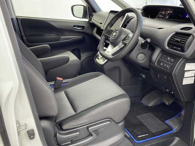 日産 セレナ e－パワー ハイウェイスター V 岐阜県 2020(令2)年 6.8万km ブリリアントホワイトパール 純正10インチナビ/CD/DVD/Blu-ray/USB/Bluetooth/フルセグ/両側パワースライドドア/プロパイロット/ステアリングヒーター/パーキングアシスト/ステアリングスイッチ/ETC/ドライブレコーダー/純正フロアマット/純正ドアバイザー/純正15インチアルミホイール