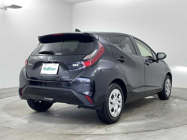 トヨタ アクア X 兵庫県 2022(令4)年 3.7万km ブラックマイカ ・純正ナビ&BT&USB&Miracast/・バックカメラ/・Toyota Safety Sense/・プリクラッシュセーフティー/・レーントレーシングアシスト/・レーダークルーズコントロール/・オートマチックハイビーム/・ロードサインアシスト/・先行車発進告知機能/・LEDヘッドライト/・ビルトインETC/・AC100V電源/・ドアミラーヒーター/・ライトレベライザー/・純正フロアマット/・スマートキー