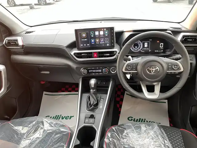 トヨタ ライズ Z 熊本県 2024(令6)年 0.2万km ナチュラルベージュマイカM 純正9インチディスプレイオーディオ（ＡｐｐｌＣａｒＰｌａｙ・ＡｎｄｒｏｉｄＡｕｔｏ・ＢＴ・フルセグ）/バックカメラ　/スマートアシスト/・レーダークルーズコントロール/・衝突回避支援ブレーキ/・衝突警報機能/・車線逸脱抑制機能/・車線逸脱警報/・誤発進制御機能/・先行車発進お知らせ機能/・標識認識システム/横滑り防止/アイドリングストップ/前席シートヒーター　/前後クリアランスソナー　/オートブレーキホールド/社外フロアマット/純正１７インチAW/オートライト/LEDヘッドライト/スマートキー/プッシュスタート