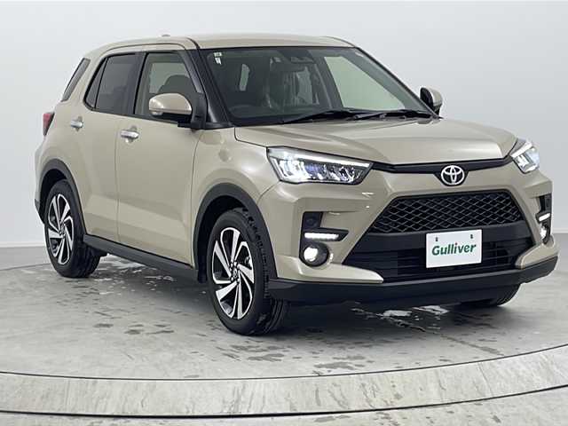 トヨタ ライズ Z 熊本県 2024(令6)年 0.2万km ナチュラルベージュマイカM 純正9インチディスプレイオーディオ（ＡｐｐｌＣａｒＰｌａｙ・ＡｎｄｒｏｉｄＡｕｔｏ・ＢＴ・フルセグ）/バックカメラ　/スマートアシスト/・レーダークルーズコントロール/・衝突回避支援ブレーキ/・衝突警報機能/・車線逸脱抑制機能/・車線逸脱警報/・誤発進制御機能/・先行車発進お知らせ機能/・標識認識システム/横滑り防止/アイドリングストップ/前席シートヒーター　/前後クリアランスソナー　/オートブレーキホールド/社外フロアマット/純正１７インチAW/オートライト/LEDヘッドライト/スマートキー/プッシュスタート
