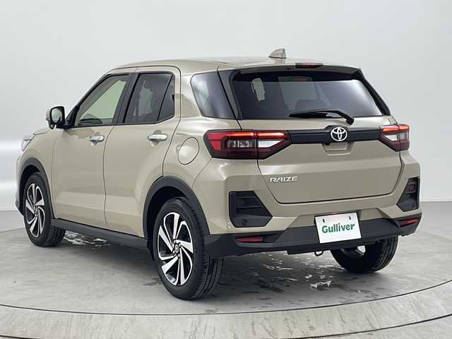 トヨタ ライズ Z 熊本県 2024(令6)年 0.2万km ナチュラルベージュマイカM 純正9インチディスプレイオーディオ（ＡｐｐｌＣａｒＰｌａｙ・ＡｎｄｒｏｉｄＡｕｔｏ・ＢＴ・フルセグ）/バックカメラ　/スマートアシスト/・レーダークルーズコントロール/・衝突回避支援ブレーキ/・衝突警報機能/・車線逸脱抑制機能/・車線逸脱警報/・誤発進制御機能/・先行車発進お知らせ機能/・標識認識システム/横滑り防止/アイドリングストップ/前席シートヒーター　/前後クリアランスソナー　/オートブレーキホールド/社外フロアマット/純正１７インチAW/オートライト/LEDヘッドライト/スマートキー/プッシュスタート