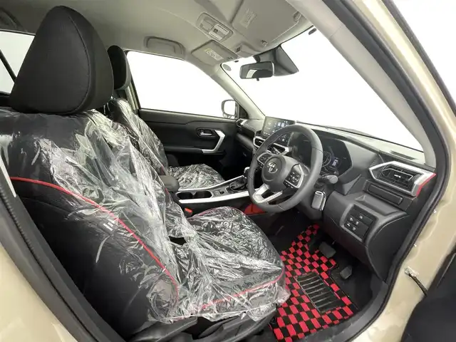 トヨタ ライズ Z 熊本県 2024(令6)年 0.2万km ナチュラルベージュマイカM 純正9インチディスプレイオーディオ（ＡｐｐｌＣａｒＰｌａｙ・ＡｎｄｒｏｉｄＡｕｔｏ・ＢＴ・フルセグ）/バックカメラ　/スマートアシスト/・レーダークルーズコントロール/・衝突回避支援ブレーキ/・衝突警報機能/・車線逸脱抑制機能/・車線逸脱警報/・誤発進制御機能/・先行車発進お知らせ機能/・標識認識システム/横滑り防止/アイドリングストップ/前席シートヒーター　/前後クリアランスソナー　/オートブレーキホールド/社外フロアマット/純正１７インチAW/オートライト/LEDヘッドライト/スマートキー/プッシュスタート