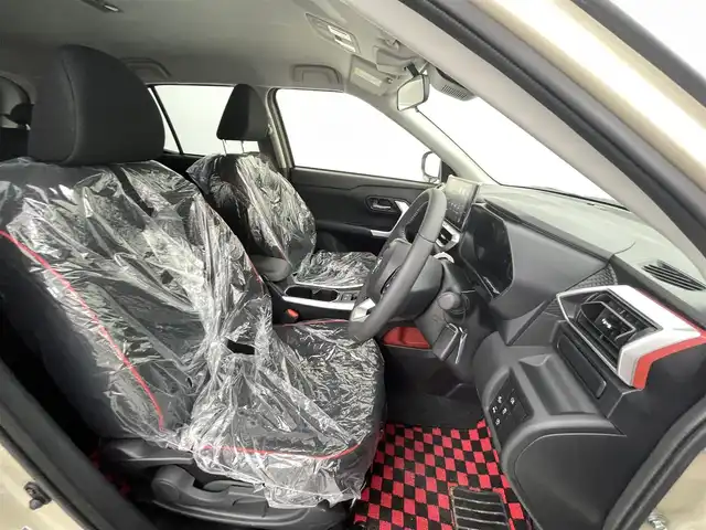 トヨタ ライズ Z 熊本県 2024(令6)年 0.2万km ナチュラルベージュマイカM 純正9インチディスプレイオーディオ（ＡｐｐｌＣａｒＰｌａｙ・ＡｎｄｒｏｉｄＡｕｔｏ・ＢＴ・フルセグ）/バックカメラ　/スマートアシスト/・レーダークルーズコントロール/・衝突回避支援ブレーキ/・衝突警報機能/・車線逸脱抑制機能/・車線逸脱警報/・誤発進制御機能/・先行車発進お知らせ機能/・標識認識システム/横滑り防止/アイドリングストップ/前席シートヒーター　/前後クリアランスソナー　/オートブレーキホールド/社外フロアマット/純正１７インチAW/オートライト/LEDヘッドライト/スマートキー/プッシュスタート