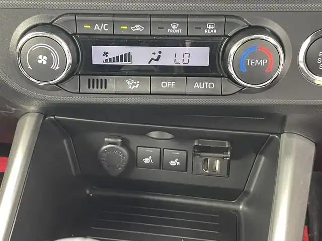 トヨタ ライズ Z 熊本県 2024(令6)年 0.2万km ナチュラルベージュマイカM 純正9インチディスプレイオーディオ（ＡｐｐｌＣａｒＰｌａｙ・ＡｎｄｒｏｉｄＡｕｔｏ・ＢＴ・フルセグ）/バックカメラ　/スマートアシスト/・レーダークルーズコントロール/・衝突回避支援ブレーキ/・衝突警報機能/・車線逸脱抑制機能/・車線逸脱警報/・誤発進制御機能/・先行車発進お知らせ機能/・標識認識システム/横滑り防止/アイドリングストップ/前席シートヒーター　/前後クリアランスソナー　/オートブレーキホールド/社外フロアマット/純正１７インチAW/オートライト/LEDヘッドライト/スマートキー/プッシュスタート