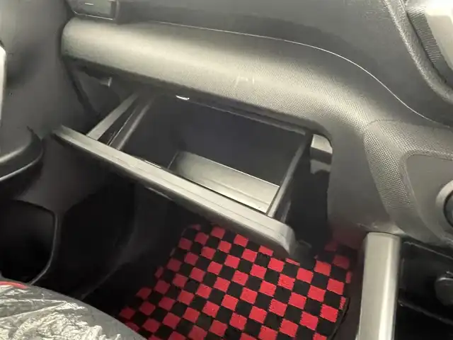 トヨタ ライズ Z 熊本県 2024(令6)年 0.2万km ナチュラルベージュマイカM 純正9インチディスプレイオーディオ（ＡｐｐｌＣａｒＰｌａｙ・ＡｎｄｒｏｉｄＡｕｔｏ・ＢＴ・フルセグ）/バックカメラ　/スマートアシスト/・レーダークルーズコントロール/・衝突回避支援ブレーキ/・衝突警報機能/・車線逸脱抑制機能/・車線逸脱警報/・誤発進制御機能/・先行車発進お知らせ機能/・標識認識システム/横滑り防止/アイドリングストップ/前席シートヒーター　/前後クリアランスソナー　/オートブレーキホールド/社外フロアマット/純正１７インチAW/オートライト/LEDヘッドライト/スマートキー/プッシュスタート