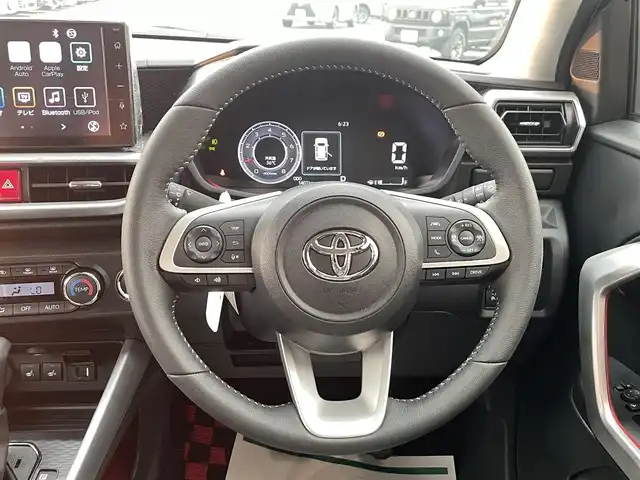 トヨタ ライズ Z 熊本県 2024(令6)年 0.2万km ナチュラルベージュマイカM 純正9インチディスプレイオーディオ（ＡｐｐｌＣａｒＰｌａｙ・ＡｎｄｒｏｉｄＡｕｔｏ・ＢＴ・フルセグ）/バックカメラ　/スマートアシスト/・レーダークルーズコントロール/・衝突回避支援ブレーキ/・衝突警報機能/・車線逸脱抑制機能/・車線逸脱警報/・誤発進制御機能/・先行車発進お知らせ機能/・標識認識システム/横滑り防止/アイドリングストップ/前席シートヒーター　/前後クリアランスソナー　/オートブレーキホールド/社外フロアマット/純正１７インチAW/オートライト/LEDヘッドライト/スマートキー/プッシュスタート