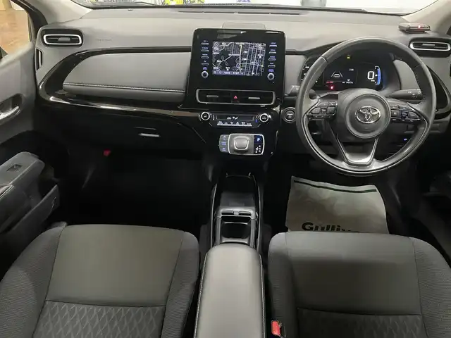 トヨタ アクア G 道央・札幌 2024(令6)年 2.5万km ブラックマイカ 4WD/寒冷地仕様/純正ナビ(Bluetooth/Miracast/USB)/バックカメラ/セーフティセンス/・衝突軽減ブレーキ/・レーンキープアシスト/・横滑り防止/レーダークルーズコントロール/前後コーナーセンサー/ミラーヒーター/スマートキー×2/ステアリングスイッチ/ETC/LEDヘッドライト/オートハイビーム/純正ルームミラー型ドラレコ/前席USB充電ポート/AC100V電源/ワイパーデアイサー/保証書/取扱説明書