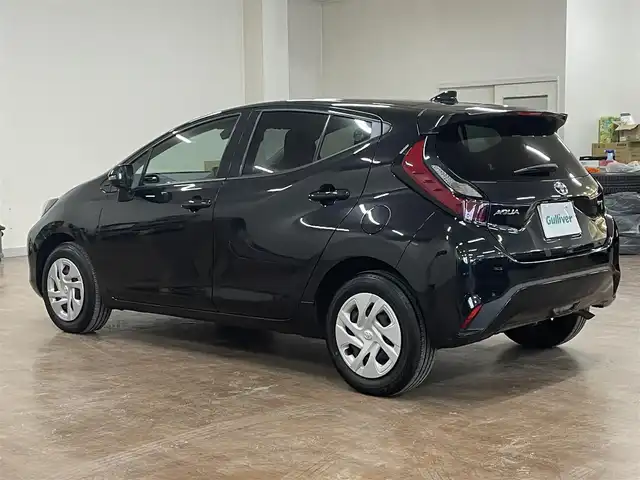 トヨタ アクア G 道央・札幌 2024(令6)年 2.5万km ブラックマイカ 4WD/寒冷地仕様/純正ナビ(Bluetooth/Miracast/USB)/バックカメラ/セーフティセンス/・衝突軽減ブレーキ/・レーンキープアシスト/・横滑り防止/レーダークルーズコントロール/前後コーナーセンサー/ミラーヒーター/スマートキー×2/ステアリングスイッチ/ETC/LEDヘッドライト/オートハイビーム/純正ルームミラー型ドラレコ/前席USB充電ポート/AC100V電源/ワイパーデアイサー/保証書/取扱説明書