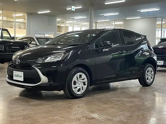 トヨタ アクア G 道央・札幌 2024(令6)年 2.5万km ブラックマイカ 4WD/寒冷地仕様/純正ナビ(Bluetooth/Miracast/USB)/バックカメラ/セーフティセンス/・衝突軽減ブレーキ/・レーンキープアシスト/・横滑り防止/レーダークルーズコントロール/前後コーナーセンサー/ミラーヒーター/スマートキー×2/ステアリングスイッチ/ETC/LEDヘッドライト/オートハイビーム/純正ルームミラー型ドラレコ/前席USB充電ポート/AC100V電源/ワイパーデアイサー/保証書/取扱説明書