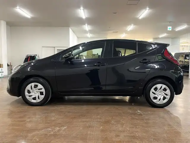 トヨタ アクア G 道央・札幌 2024(令6)年 2.5万km ブラックマイカ 4WD/寒冷地仕様/純正ナビ(Bluetooth/Miracast/USB)/バックカメラ/セーフティセンス/・衝突軽減ブレーキ/・レーンキープアシスト/・横滑り防止/レーダークルーズコントロール/前後コーナーセンサー/ミラーヒーター/スマートキー×2/ステアリングスイッチ/ETC/LEDヘッドライト/オートハイビーム/純正ルームミラー型ドラレコ/前席USB充電ポート/AC100V電源/ワイパーデアイサー/保証書/取扱説明書