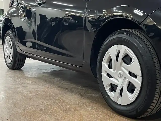 トヨタ アクア G 道央・札幌 2024(令6)年 2.5万km ブラックマイカ 4WD/寒冷地仕様/純正ナビ(Bluetooth/Miracast/USB)/バックカメラ/セーフティセンス/・衝突軽減ブレーキ/・レーンキープアシスト/・横滑り防止/レーダークルーズコントロール/前後コーナーセンサー/ミラーヒーター/スマートキー×2/ステアリングスイッチ/ETC/LEDヘッドライト/オートハイビーム/純正ルームミラー型ドラレコ/前席USB充電ポート/AC100V電源/ワイパーデアイサー/保証書/取扱説明書