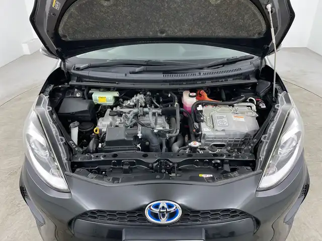 トヨタ アクア クロスオーバー 愛知県 2018(平30)年 6.9万km ブラックマイカ 純正７インチSDナビ/（Bluetooth/フルセグＴＶ/DVD/AM/FM)/バックカメラ/トヨタセーフティセンス/・プリクラッシュセーフティ/・レーンディパーチャーアラート/・オートマチックハイビーム/・先行車発進お知らせ機能/ドライブレコーダー/ETC/純正15インチアルミホイール/スペヤタイヤ/ステアリングスイッチ/ハーフレザーシート/リモコンキー/フロアマット
