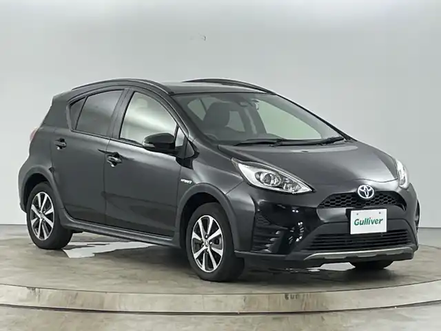 トヨタ アクア クロスオーバー 愛知県 2018(平30)年 6.9万km ブラックマイカ 純正７インチSDナビ/（Bluetooth/フルセグＴＶ/DVD/AM/FM)/バックカメラ/トヨタセーフティセンス/・プリクラッシュセーフティ/・レーンディパーチャーアラート/・オートマチックハイビーム/・先行車発進お知らせ機能/ドライブレコーダー/ETC/純正15インチアルミホイール/スペヤタイヤ/ステアリングスイッチ/ハーフレザーシート/リモコンキー/フロアマット