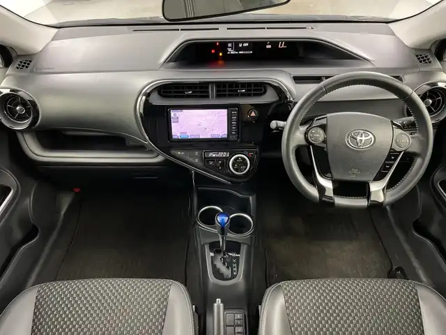 トヨタ アクア クロスオーバー 愛知県 2018(平30)年 6.9万km ブラックマイカ 純正７インチSDナビ/（Bluetooth/フルセグＴＶ/DVD/AM/FM)/バックカメラ/トヨタセーフティセンス/・プリクラッシュセーフティ/・レーンディパーチャーアラート/・オートマチックハイビーム/・先行車発進お知らせ機能/ドライブレコーダー/ETC/純正15インチアルミホイール/スペヤタイヤ/ステアリングスイッチ/ハーフレザーシート/リモコンキー/フロアマット