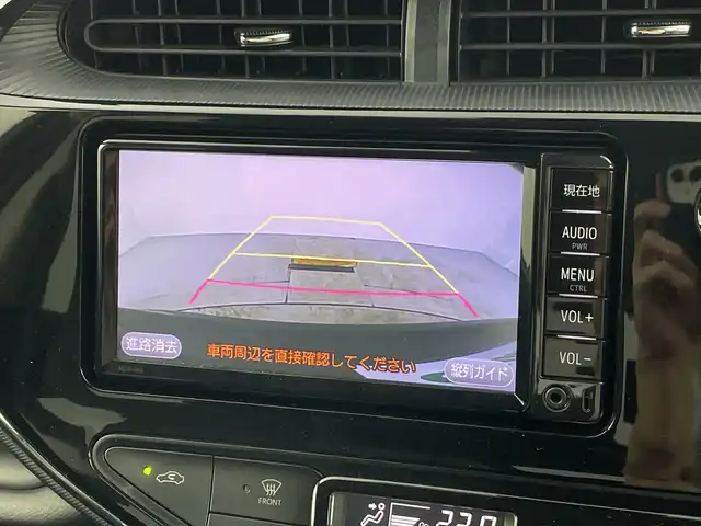 トヨタ アクア クロスオーバー 愛知県 2018(平30)年 6.9万km ブラックマイカ 純正７インチSDナビ/（Bluetooth/フルセグＴＶ/DVD/AM/FM)/バックカメラ/トヨタセーフティセンス/・プリクラッシュセーフティ/・レーンディパーチャーアラート/・オートマチックハイビーム/・先行車発進お知らせ機能/ドライブレコーダー/ETC/純正15インチアルミホイール/スペヤタイヤ/ステアリングスイッチ/ハーフレザーシート/リモコンキー/フロアマット