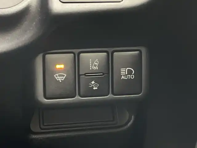 トヨタ アクア クロスオーバー 愛知県 2018(平30)年 6.9万km ブラックマイカ 純正７インチSDナビ/（Bluetooth/フルセグＴＶ/DVD/AM/FM)/バックカメラ/トヨタセーフティセンス/・プリクラッシュセーフティ/・レーンディパーチャーアラート/・オートマチックハイビーム/・先行車発進お知らせ機能/ドライブレコーダー/ETC/純正15インチアルミホイール/スペヤタイヤ/ステアリングスイッチ/ハーフレザーシート/リモコンキー/フロアマット