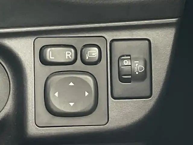 トヨタ アクア クロスオーバー 愛知県 2018(平30)年 6.9万km ブラックマイカ 純正７インチSDナビ/（Bluetooth/フルセグＴＶ/DVD/AM/FM)/バックカメラ/トヨタセーフティセンス/・プリクラッシュセーフティ/・レーンディパーチャーアラート/・オートマチックハイビーム/・先行車発進お知らせ機能/ドライブレコーダー/ETC/純正15インチアルミホイール/スペヤタイヤ/ステアリングスイッチ/ハーフレザーシート/リモコンキー/フロアマット