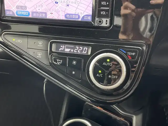 トヨタ アクア クロスオーバー 愛知県 2018(平30)年 6.9万km ブラックマイカ 純正７インチSDナビ/（Bluetooth/フルセグＴＶ/DVD/AM/FM)/バックカメラ/トヨタセーフティセンス/・プリクラッシュセーフティ/・レーンディパーチャーアラート/・オートマチックハイビーム/・先行車発進お知らせ機能/ドライブレコーダー/ETC/純正15インチアルミホイール/スペヤタイヤ/ステアリングスイッチ/ハーフレザーシート/リモコンキー/フロアマット
