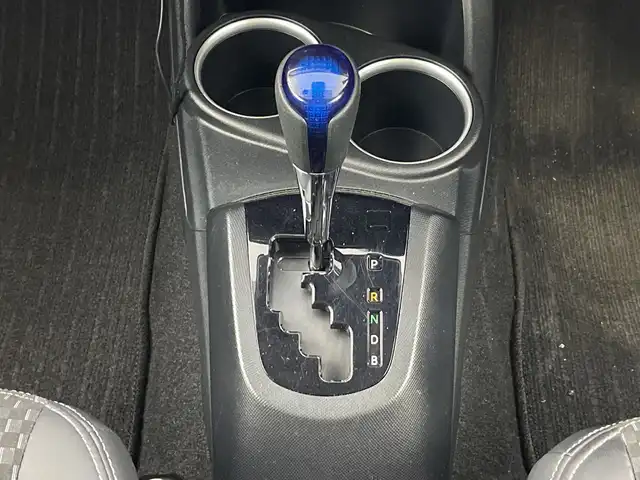 トヨタ アクア クロスオーバー 愛知県 2018(平30)年 6.9万km ブラックマイカ 純正７インチSDナビ/（Bluetooth/フルセグＴＶ/DVD/AM/FM)/バックカメラ/トヨタセーフティセンス/・プリクラッシュセーフティ/・レーンディパーチャーアラート/・オートマチックハイビーム/・先行車発進お知らせ機能/ドライブレコーダー/ETC/純正15インチアルミホイール/スペヤタイヤ/ステアリングスイッチ/ハーフレザーシート/リモコンキー/フロアマット