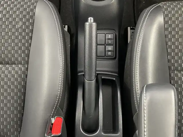 トヨタ アクア クロスオーバー 愛知県 2018(平30)年 6.9万km ブラックマイカ 純正７インチSDナビ/（Bluetooth/フルセグＴＶ/DVD/AM/FM)/バックカメラ/トヨタセーフティセンス/・プリクラッシュセーフティ/・レーンディパーチャーアラート/・オートマチックハイビーム/・先行車発進お知らせ機能/ドライブレコーダー/ETC/純正15インチアルミホイール/スペヤタイヤ/ステアリングスイッチ/ハーフレザーシート/リモコンキー/フロアマット