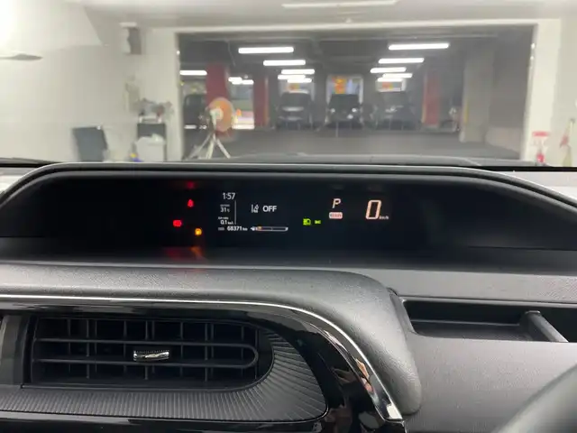 トヨタ アクア クロスオーバー 愛知県 2018(平30)年 6.9万km ブラックマイカ 純正７インチSDナビ/（Bluetooth/フルセグＴＶ/DVD/AM/FM)/バックカメラ/トヨタセーフティセンス/・プリクラッシュセーフティ/・レーンディパーチャーアラート/・オートマチックハイビーム/・先行車発進お知らせ機能/ドライブレコーダー/ETC/純正15インチアルミホイール/スペヤタイヤ/ステアリングスイッチ/ハーフレザーシート/リモコンキー/フロアマット
