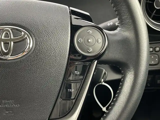 トヨタ アクア クロスオーバー 愛知県 2018(平30)年 6.9万km ブラックマイカ 純正７インチSDナビ/（Bluetooth/フルセグＴＶ/DVD/AM/FM)/バックカメラ/トヨタセーフティセンス/・プリクラッシュセーフティ/・レーンディパーチャーアラート/・オートマチックハイビーム/・先行車発進お知らせ機能/ドライブレコーダー/ETC/純正15インチアルミホイール/スペヤタイヤ/ステアリングスイッチ/ハーフレザーシート/リモコンキー/フロアマット