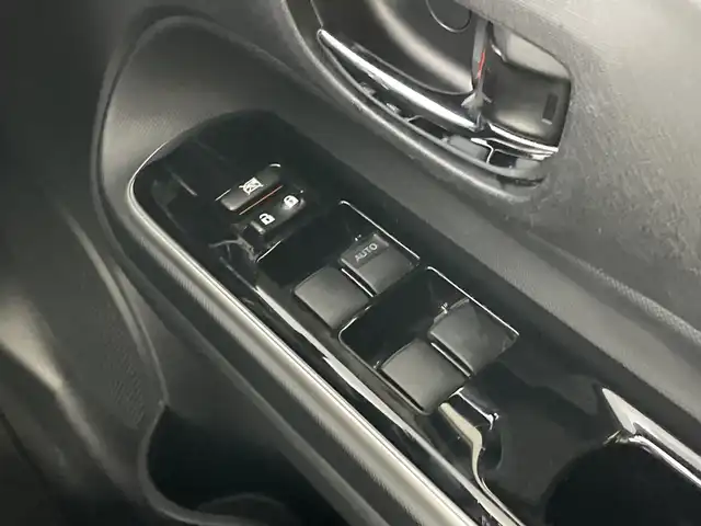 トヨタ アクア クロスオーバー 愛知県 2018(平30)年 6.9万km ブラックマイカ 純正７インチSDナビ/（Bluetooth/フルセグＴＶ/DVD/AM/FM)/バックカメラ/トヨタセーフティセンス/・プリクラッシュセーフティ/・レーンディパーチャーアラート/・オートマチックハイビーム/・先行車発進お知らせ機能/ドライブレコーダー/ETC/純正15インチアルミホイール/スペヤタイヤ/ステアリングスイッチ/ハーフレザーシート/リモコンキー/フロアマット