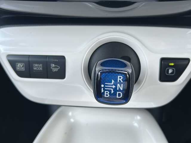 トヨタ プリウス A 福島県 2017(平29)年 6.7万km ホワイトパールクリスタルシャイン 4WD 純正9型ナビ 寒冷地仕様 フルセグTV Bluetooth バックカメラ 衝突軽減ブレーキ オートクルーズ ETC2.0 ヘッドアップディスプレイ バックソナー オートハイビーム フォグランプ スマートキー