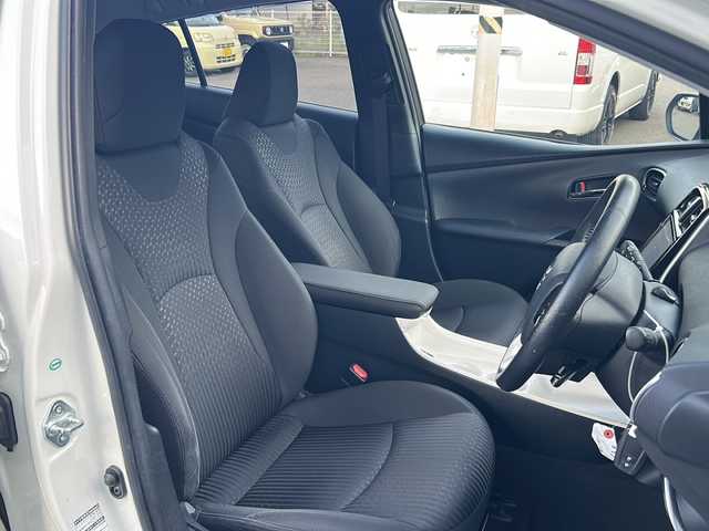 トヨタ プリウス A 福島県 2017(平29)年 6.7万km ホワイトパールクリスタルシャイン 4WD 純正9型ナビ 寒冷地仕様 フルセグTV Bluetooth バックカメラ 衝突軽減ブレーキ オートクルーズ ETC2.0 ヘッドアップディスプレイ バックソナー オートハイビーム フォグランプ スマートキー