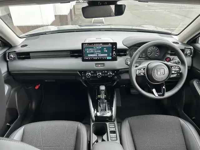ホンダ ヴェゼル ハイブリッド e:HEV Z 静岡県 2025(令7)年 0.1千km クリスタルブラックパール ホンダセンシング/・衝突軽減ブレーキ/・レーンキープアシスト/・レーダークルーズコントロール/・前後コーナーセンサー/・ブラインドスポットモニター/Honda CONNECTディスプレー/Apple CarPlay/フルセグTV/ETC2.0車載器/電子制御オートブレーキホールド/Hondaスマートキーシステム/本革巻セレクトレバー/LEDオートヘッドライト/ワイヤレス充電器/USBチャージャー（Type-C）/シートヒーターD＋N/ハンドルヒーター/純正18AW/バックカメラ