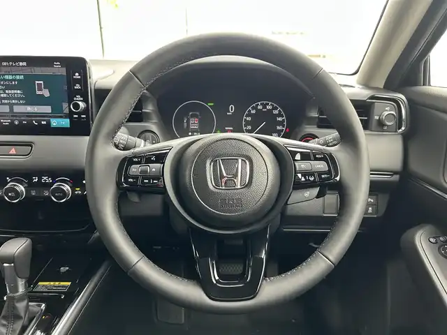 ホンダ ヴェゼル ハイブリッド e:HEV Z 静岡県 2025(令7)年 0.1千km クリスタルブラックパール ホンダセンシング/・衝突軽減ブレーキ/・レーンキープアシスト/・レーダークルーズコントロール/・前後コーナーセンサー/・ブラインドスポットモニター/Honda CONNECTディスプレー/Apple CarPlay/フルセグTV/ETC2.0車載器/電子制御オートブレーキホールド/Hondaスマートキーシステム/本革巻セレクトレバー/LEDオートヘッドライト/ワイヤレス充電器/USBチャージャー（Type-C）/シートヒーターD＋N/ハンドルヒーター/純正18AW/バックカメラ