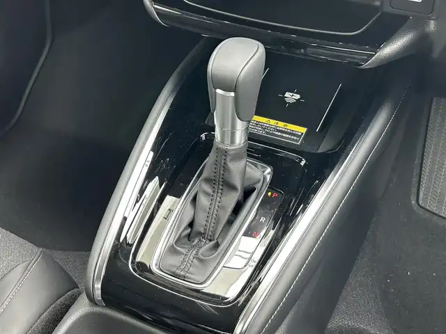 ホンダ ヴェゼル ハイブリッド e:HEV Z 静岡県 2025(令7)年 0.1千km クリスタルブラックパール ホンダセンシング/・衝突軽減ブレーキ/・レーンキープアシスト/・レーダークルーズコントロール/・前後コーナーセンサー/・ブラインドスポットモニター/Honda CONNECTディスプレー/Apple CarPlay/フルセグTV/ETC2.0車載器/電子制御オートブレーキホールド/Hondaスマートキーシステム/本革巻セレクトレバー/LEDオートヘッドライト/ワイヤレス充電器/USBチャージャー（Type-C）/シートヒーターD＋N/ハンドルヒーター/純正18AW/バックカメラ