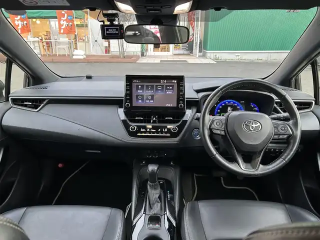 トヨタ カローラツーリング ハイブリッド ダブルバイビー 宮城県 2020(令2)年 7.8万km ブラックマイカ 寒冷地仕様/シートヒーター/ステアリングヒーター/アクセサリーコンセント（AC100V/1500W）/ブラインドスポットモニターセット/・ブラインドスポットモニター/・リアクロストラフィックオートブレーキ/9インチディスプレイオーディオ/・ナビ機能/・フルセグTV/・Bluetooth/＝＝＝/セーフティセンス/・プリクラッシュセーフティ/・レーントレーシングアシスト/・全車速追従機能付レーダークルーズコントロール/・オートマチックハイビーム/・ロードサインアシスト/インテリジェントクリアランスソナー/バックカメラ/ビルトインETC2.0/ドライブレコーダー/充電用USB端子/ハーフレザーシート/革巻きステアリング/ステアリングスイッチ/電動パーキングブレーキ/ブレーキホールド/LEDヘッドランプ/フォグランプ/オートライト/スマートキー＆プッシュスタート/スペアキー/電動格納ミラー/純正17インチAW/純正フロアマット/純正ドアバイザー/W/サイド/カーテンエアバッグ