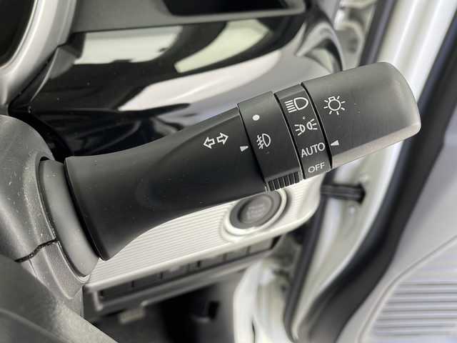 スズキ スペーシア カスタム HYBRID XS 佐賀県 2019(令1)年 3.2万km ピュアホワイトパール/ブラック2トーン 〇　ワンオーナー/〇　フルセグテレビ/〇　バックカメラ/〇　アイドリングストップ/〇　ウィンカーミラー/〇　ドアバイザー/〇　プッシュスタート/〇　両側パワースライドドア/〇　ハーフレザーシート/〇　LEDヘッドライト