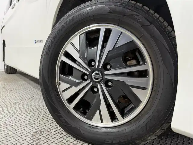 日産 セレナ e－パワー ハイウェイスター V 大阪府 2019(令1)年 6.5万km ブリリアントホワイトパール ProPILOT 純正10incナビTV 360カメラ フリップダウンモニター レーダークルコン 衝突軽減ブレーキ レーンアシスト ブラインドSM 両側パワースライドドア パークアシスト クリアランスソナー ETC