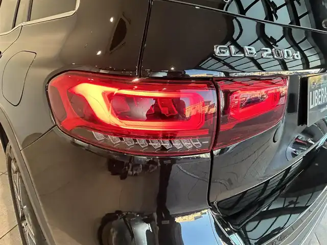 メルセデス・ベンツ Ｍ・ベンツ ＧＬＢ２００ｄ 4マチック AMGライン 愛知県 2023(令5)年 1.1万km コスモスブラック ＭＢＵＸ　/Ｂｌｕｅｔｏｏｔｈ　/３６０度カメラ　/フルセグＴＶ　/カーボン調インテイリアトリム　/ＡＣＣ　/ＬＫＡ　/ＬＤＷ　/ＢＳＭ　/１９インチＡＭＧツインスポークＡＷ　/ドライブレコーダー　/ＥＴＣ２．０/ハーフレザー　/パワーシート/シートヒーター/パワーバックドア/マルチビームLEDヘッドライト/プッシュスタート/ウィンカーミラー/アイドリングストップ